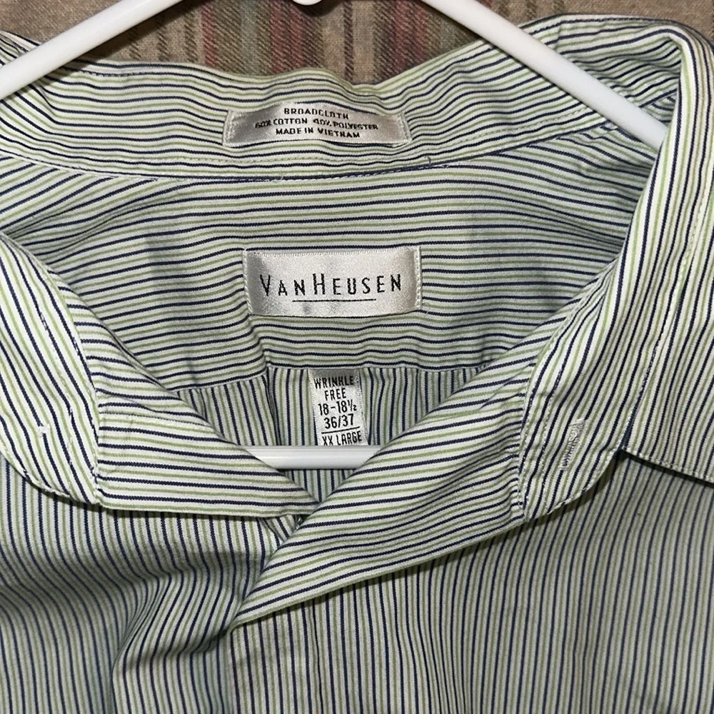 Van-Heusen button up shirt - Picture 2 of 2